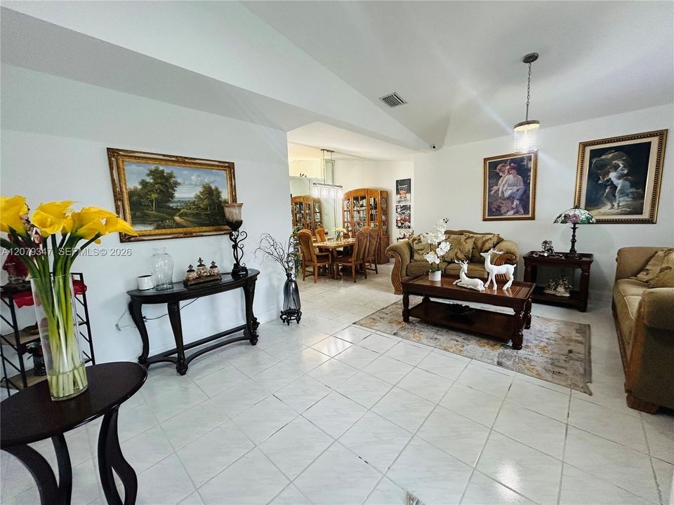 For Sale: $750,000 (4 beds, 3 baths, 1603 Square Feet)