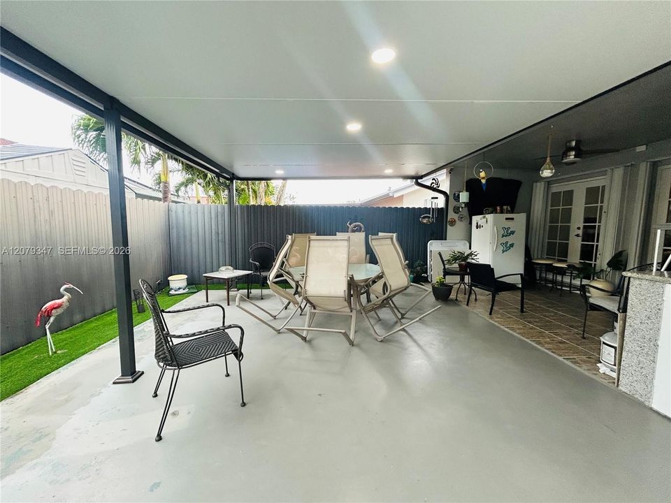 For Sale: $750,000 (4 beds, 3 baths, 1603 Square Feet)