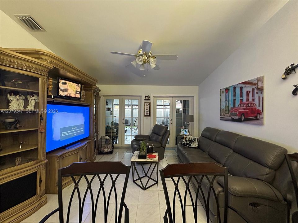 For Sale: $750,000 (4 beds, 3 baths, 1603 Square Feet)