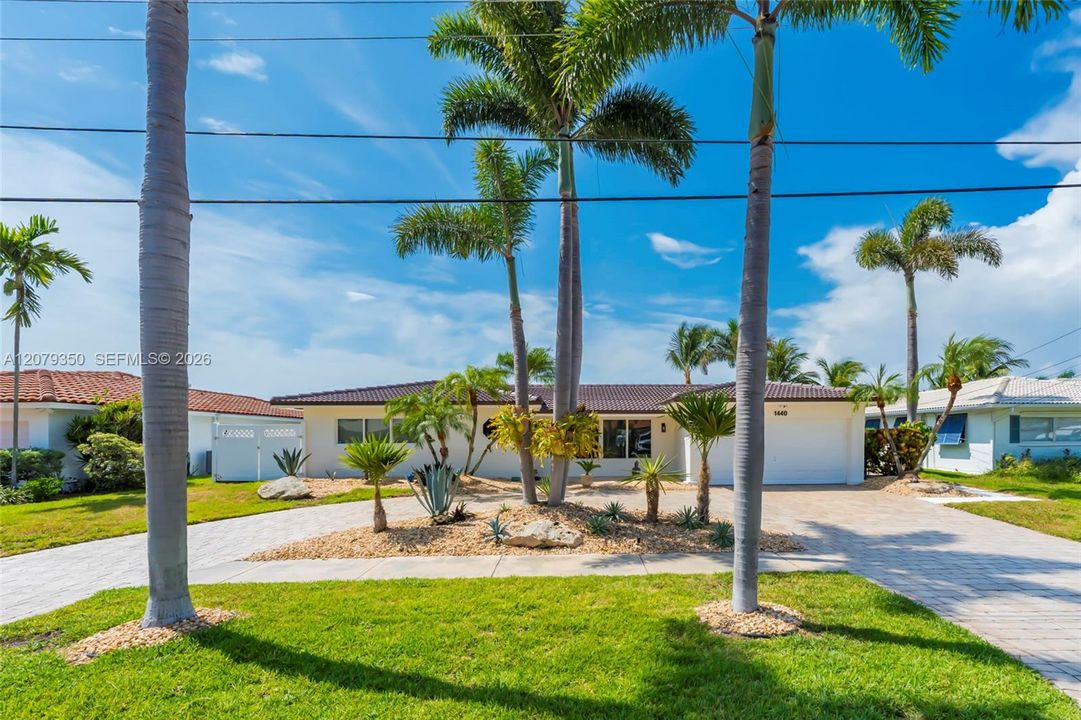 For Sale: $1,900,000 (3 beds, 2 baths, 1882 Square Feet)