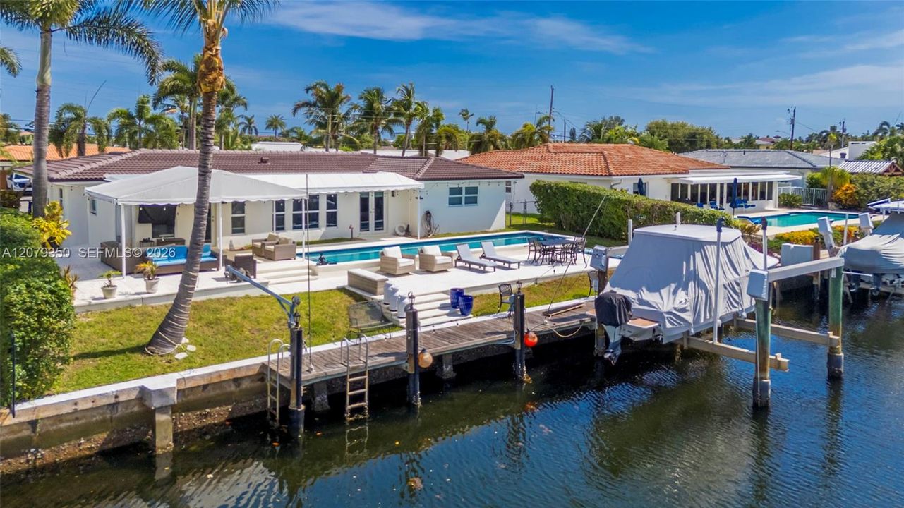 For Sale: $1,900,000 (3 beds, 2 baths, 1882 Square Feet)