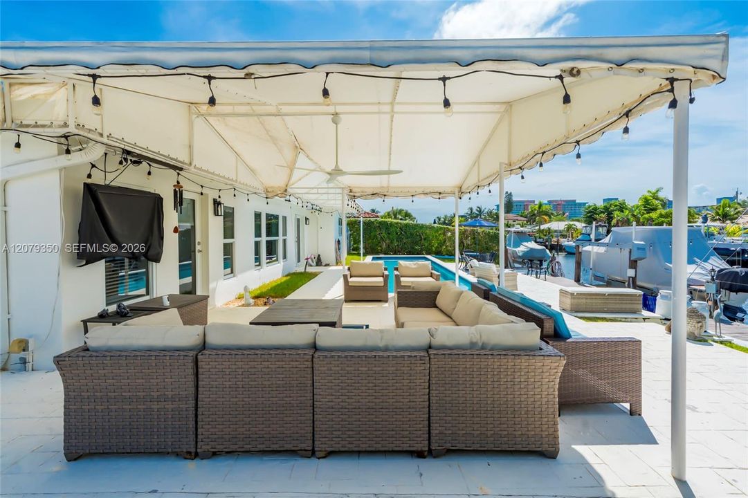 For Sale: $1,900,000 (3 beds, 2 baths, 1882 Square Feet)