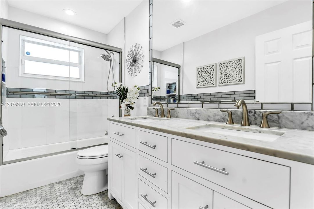 For Sale: $1,900,000 (3 beds, 2 baths, 1882 Square Feet)