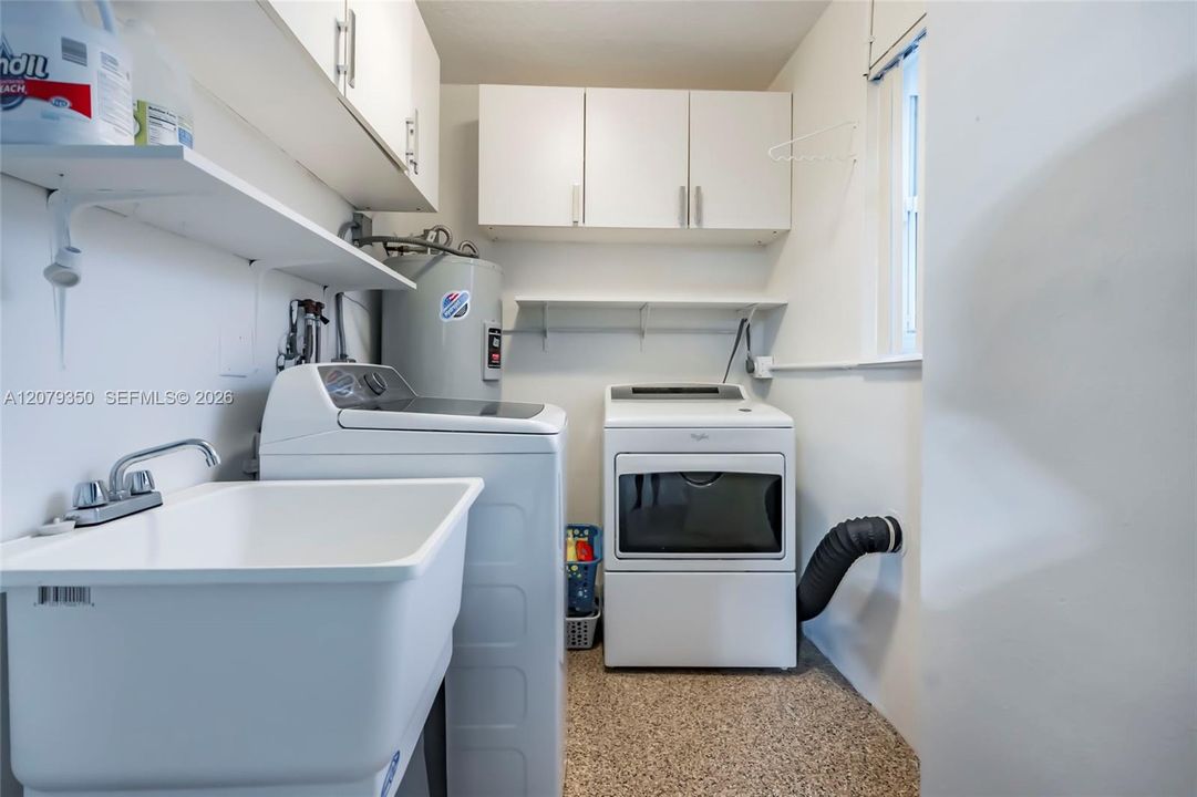 For Sale: $1,900,000 (3 beds, 2 baths, 1882 Square Feet)