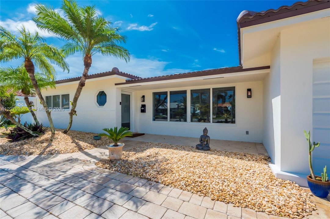 For Sale: $1,900,000 (3 beds, 2 baths, 1882 Square Feet)