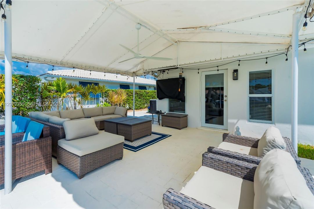 For Sale: $1,900,000 (3 beds, 2 baths, 1882 Square Feet)