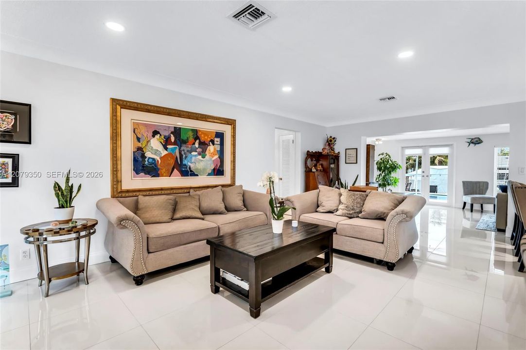 For Sale: $1,900,000 (3 beds, 2 baths, 1882 Square Feet)