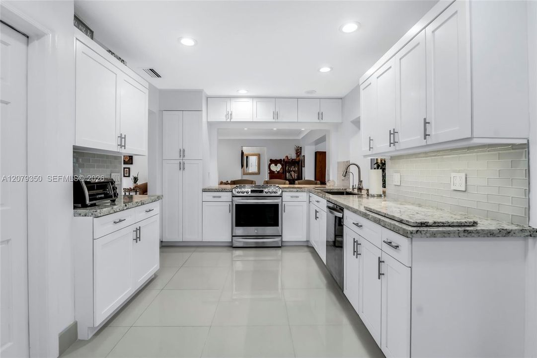 For Sale: $1,900,000 (3 beds, 2 baths, 1882 Square Feet)