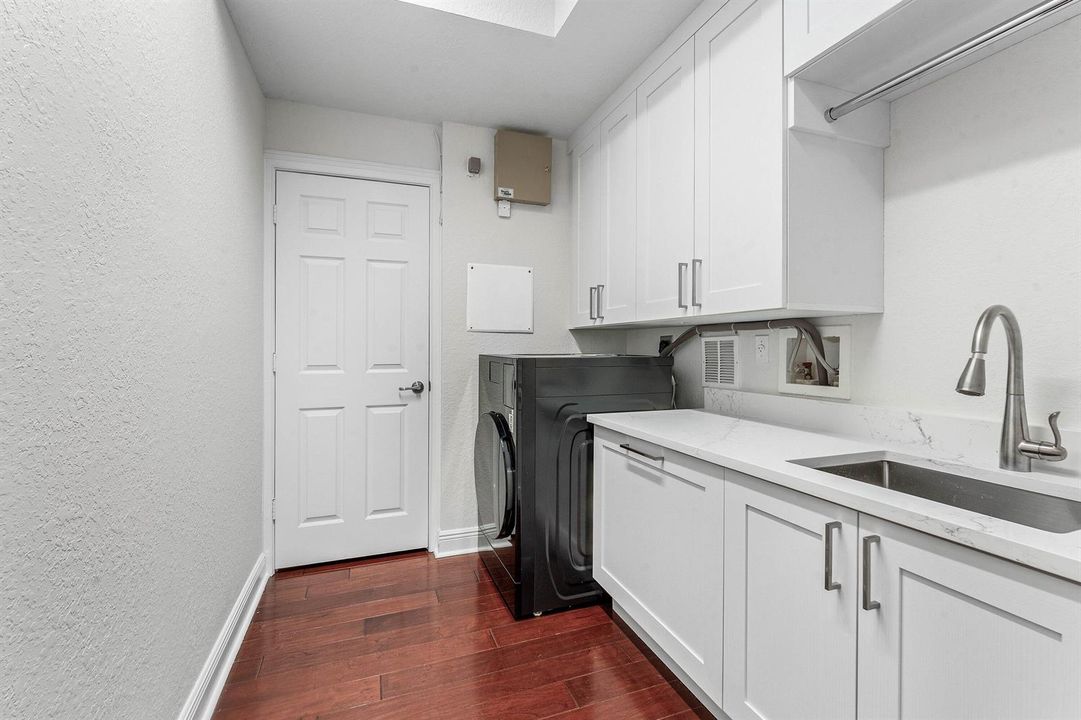 017-141UmbrellaPlace-Jupiter-FL-33458-SM
