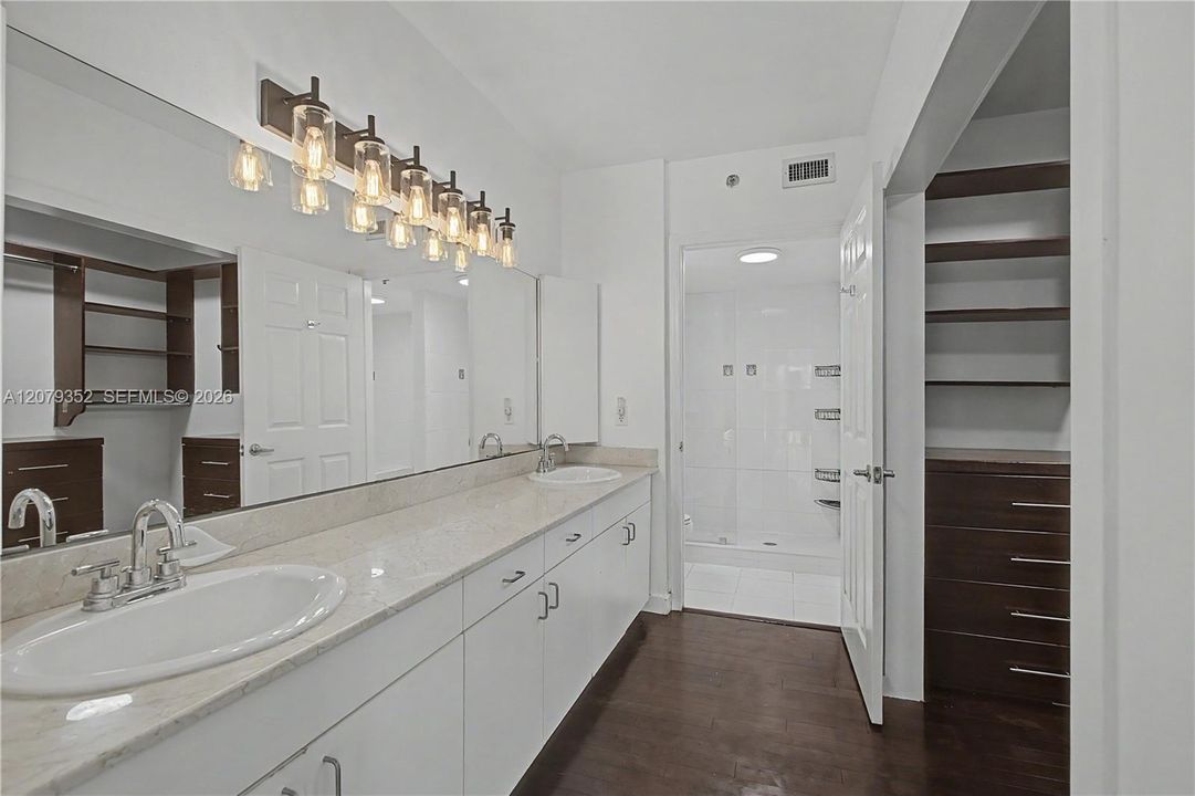 For Rent: $4,250 (3 beds, 2 baths, 1510 Square Feet)