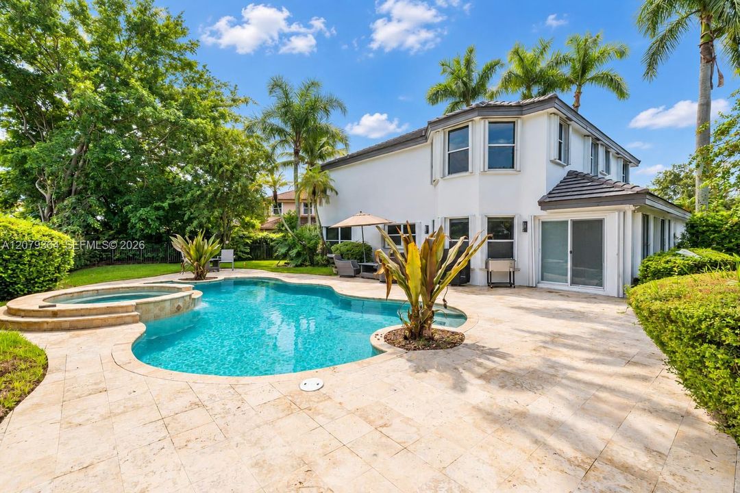 En Venta: $825,000 (4 camas, 3 baños, 2436 Pies cuadrados)
