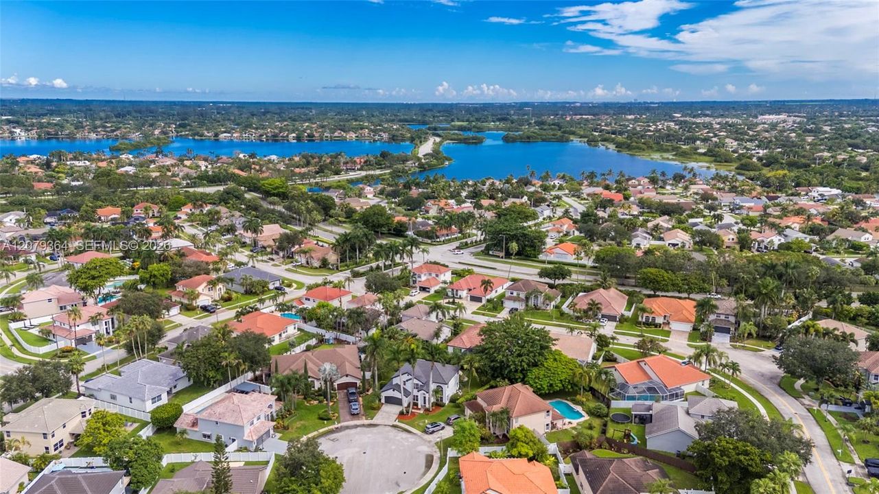 En Venta: $825,000 (4 camas, 3 baños, 2436 Pies cuadrados)