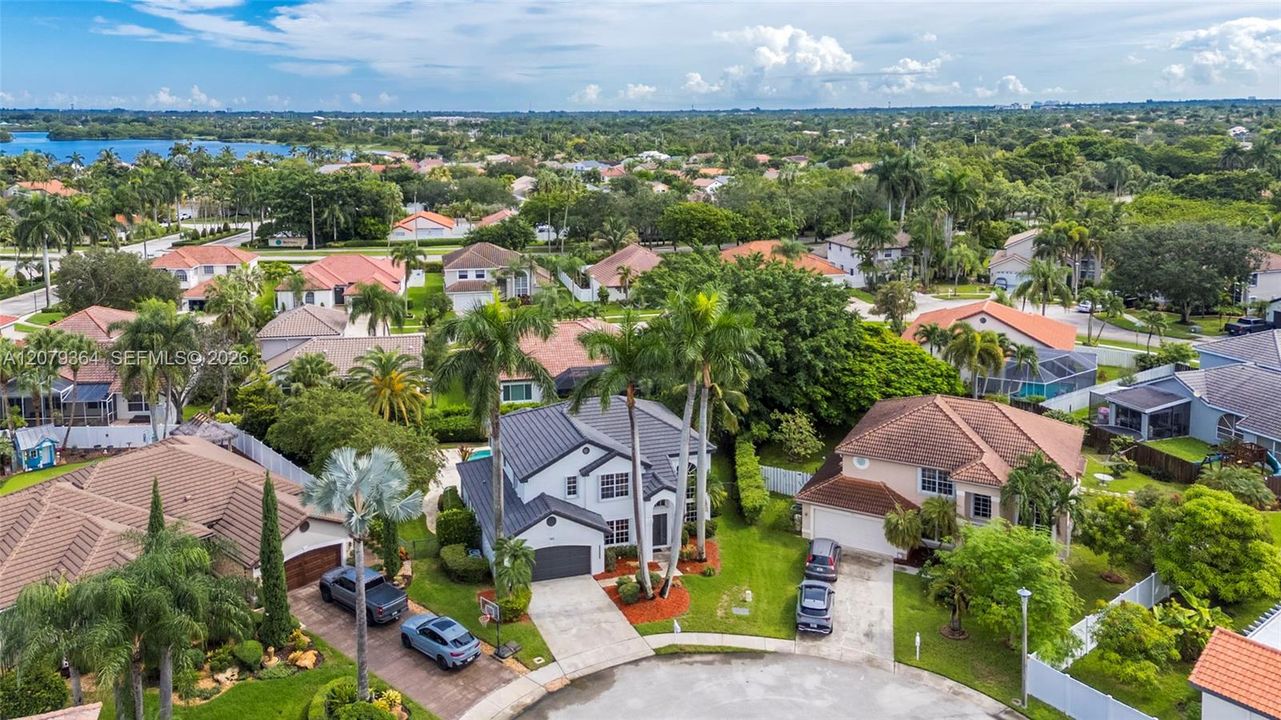 En Venta: $825,000 (4 camas, 3 baños, 2436 Pies cuadrados)