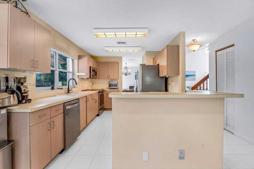 En Venta: $825,000 (4 camas, 3 baños, 2436 Pies cuadrados)