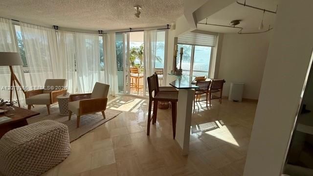 В аренду: $5,200 (2 спален, 2 ванн, 1358 Квадратных фут)