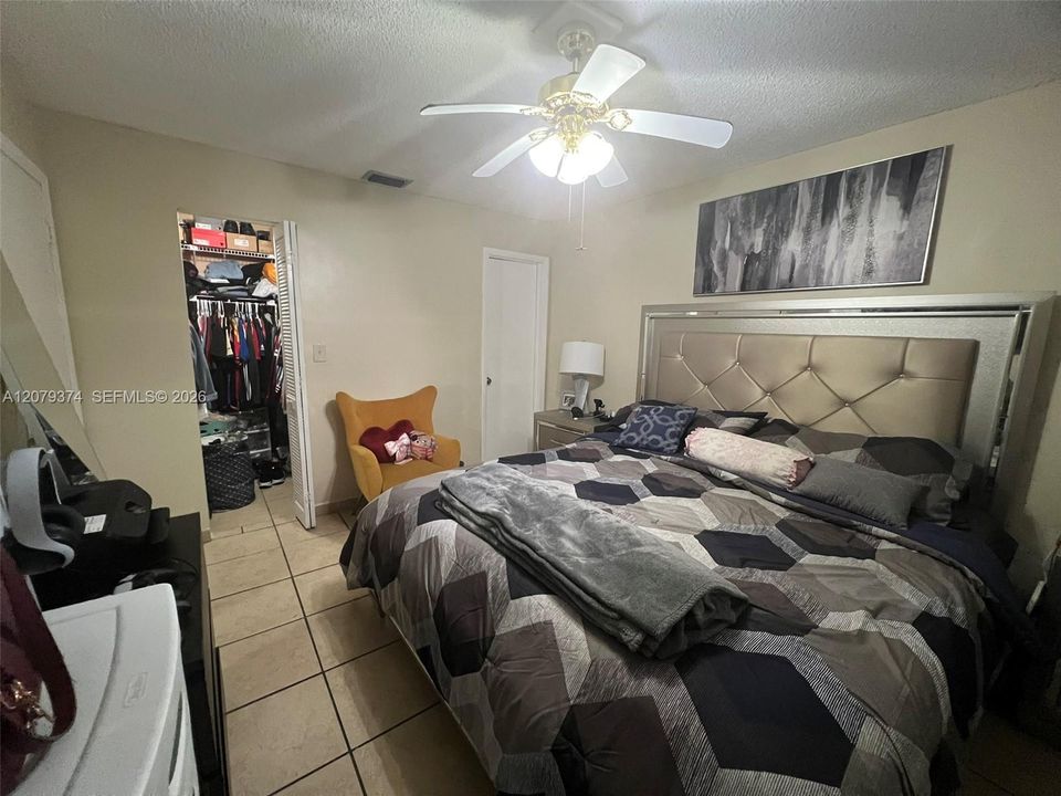 For Sale: $475,000 (3 beds, 2 baths, 1138 Square Feet)