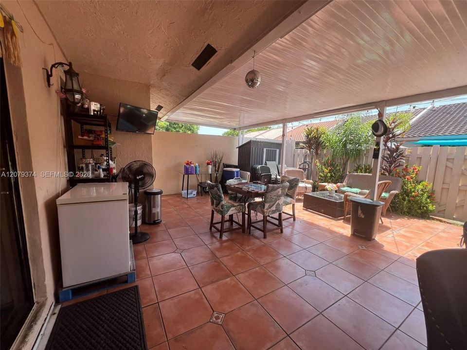 For Sale: $475,000 (3 beds, 2 baths, 1138 Square Feet)