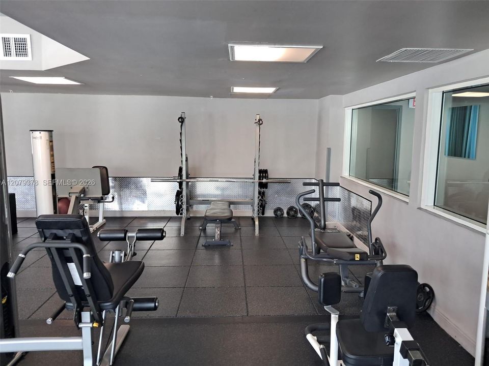 For Rent: $2,600 (1 beds, 1 baths, 718 Square Feet)
