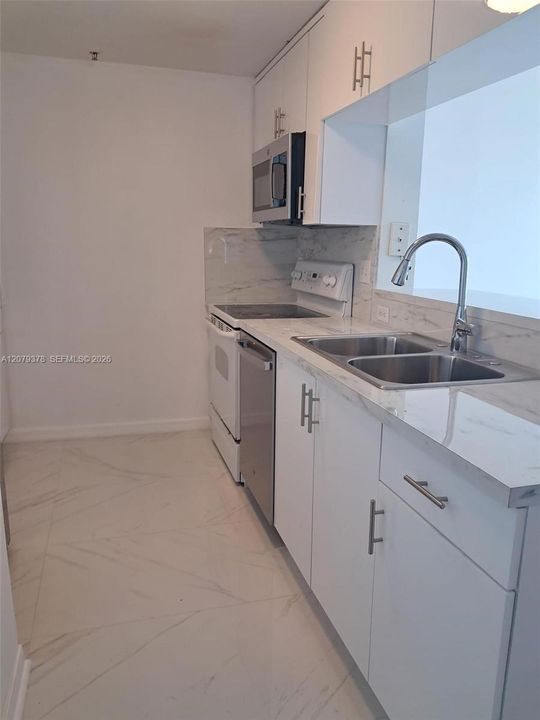 For Rent: $2,600 (1 beds, 1 baths, 718 Square Feet)