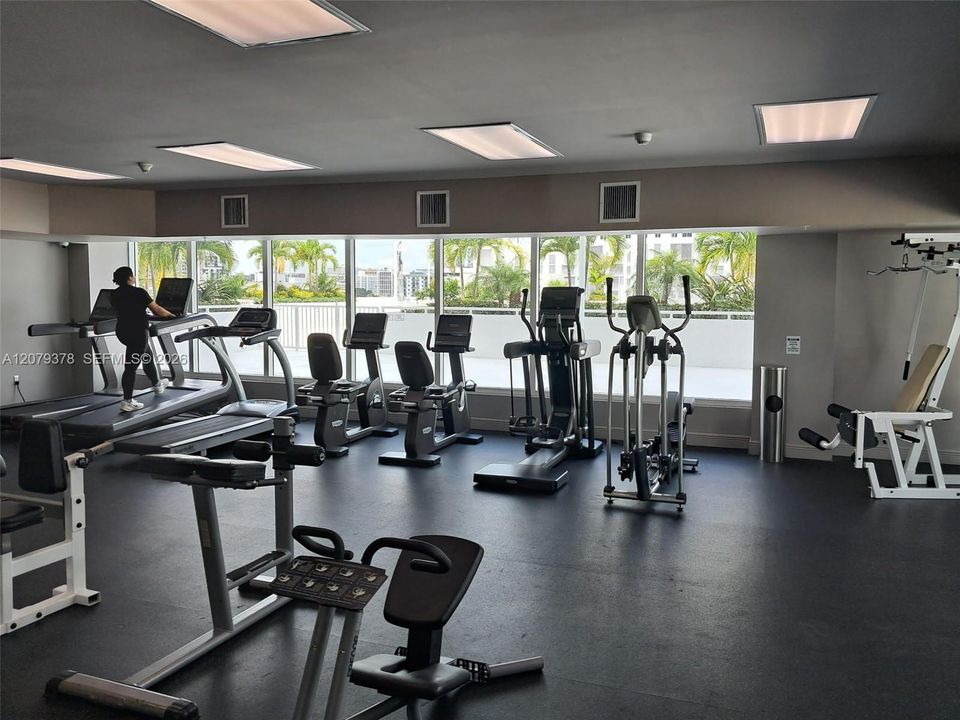 For Rent: $2,600 (1 beds, 1 baths, 718 Square Feet)