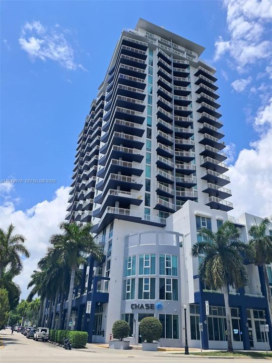 For Rent: $2,600 (1 beds, 1 baths, 718 Square Feet)