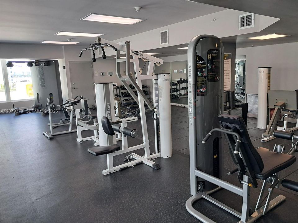 For Rent: $2,600 (1 beds, 1 baths, 718 Square Feet)