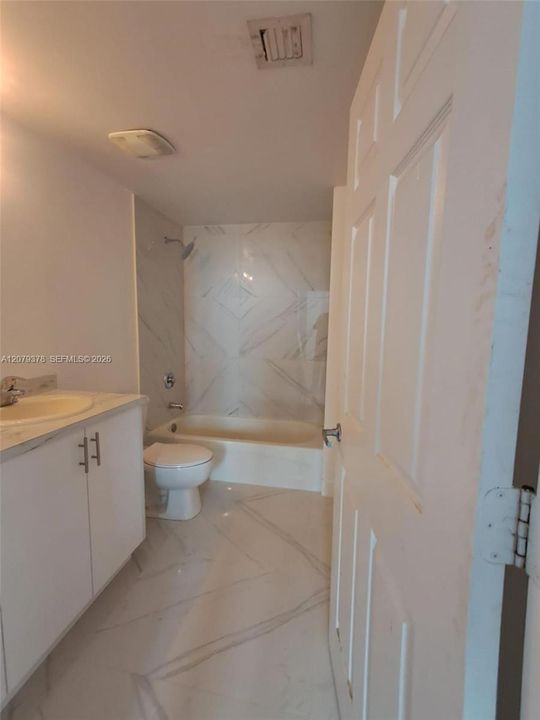For Rent: $2,600 (1 beds, 1 baths, 718 Square Feet)