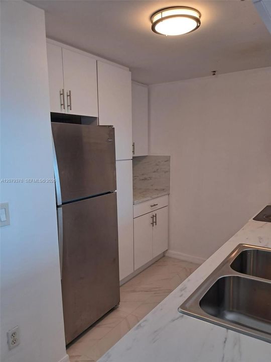 For Rent: $2,600 (1 beds, 1 baths, 718 Square Feet)