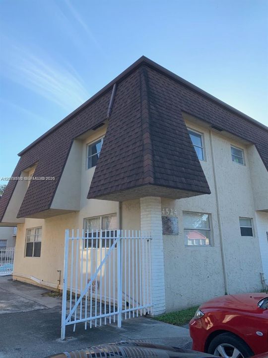 En Venta: $199,990 (2 camas, 2 baños, 950 Pies cuadrados)