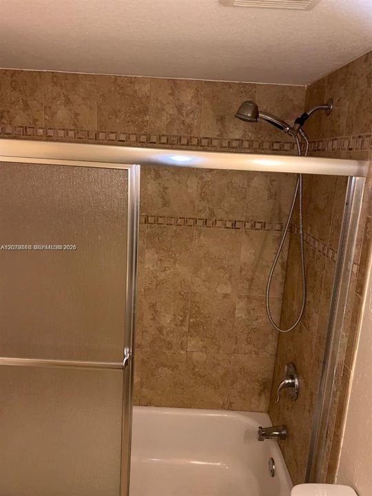 En Venta: $199,990 (2 camas, 2 baños, 950 Pies cuadrados)