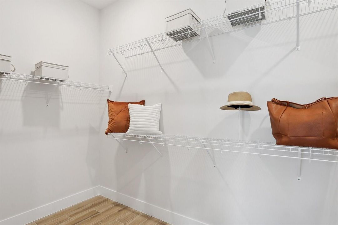 Walk-in Closet