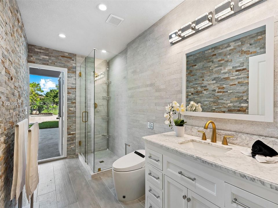 For Sale: $2,590,000 (6 beds, 6 baths, 3761 Square Feet)