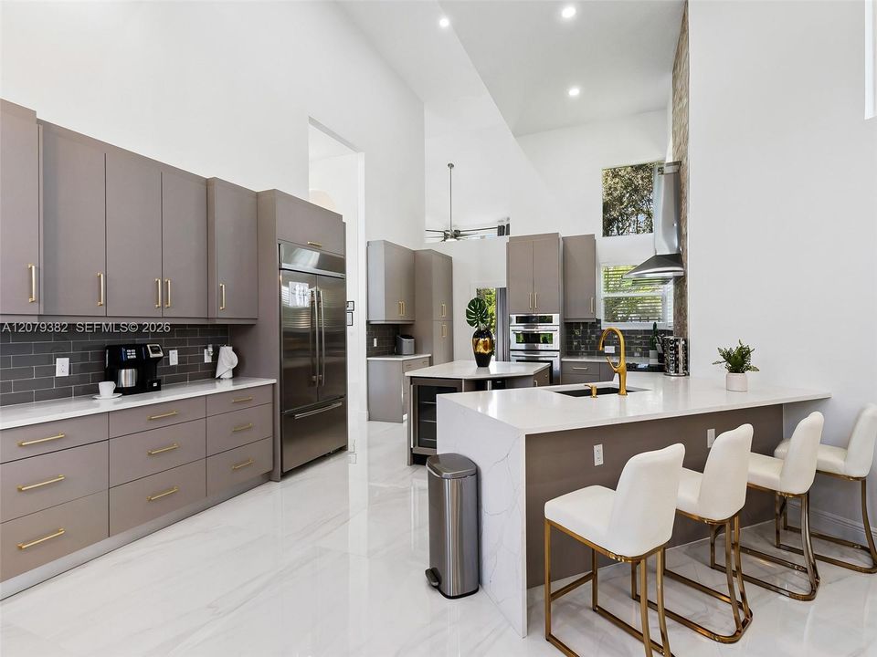 For Sale: $2,590,000 (6 beds, 6 baths, 3761 Square Feet)