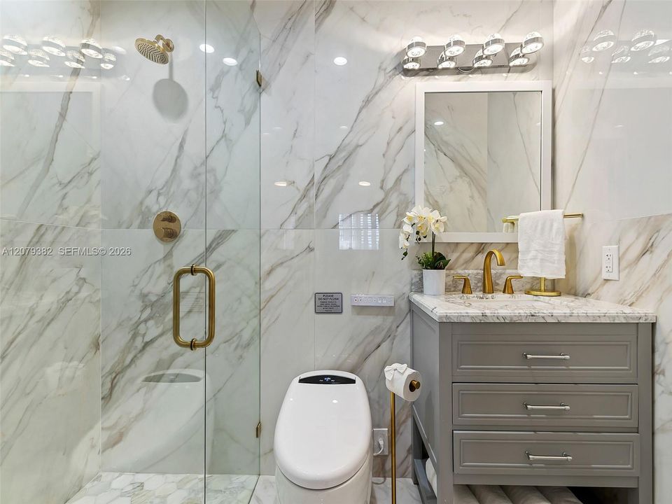For Sale: $2,590,000 (6 beds, 6 baths, 3761 Square Feet)