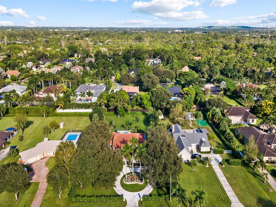 For Sale: $2,590,000 (6 beds, 6 baths, 3761 Square Feet)