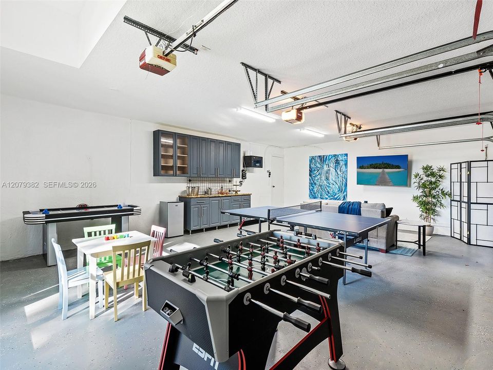 For Sale: $2,590,000 (6 beds, 6 baths, 3761 Square Feet)