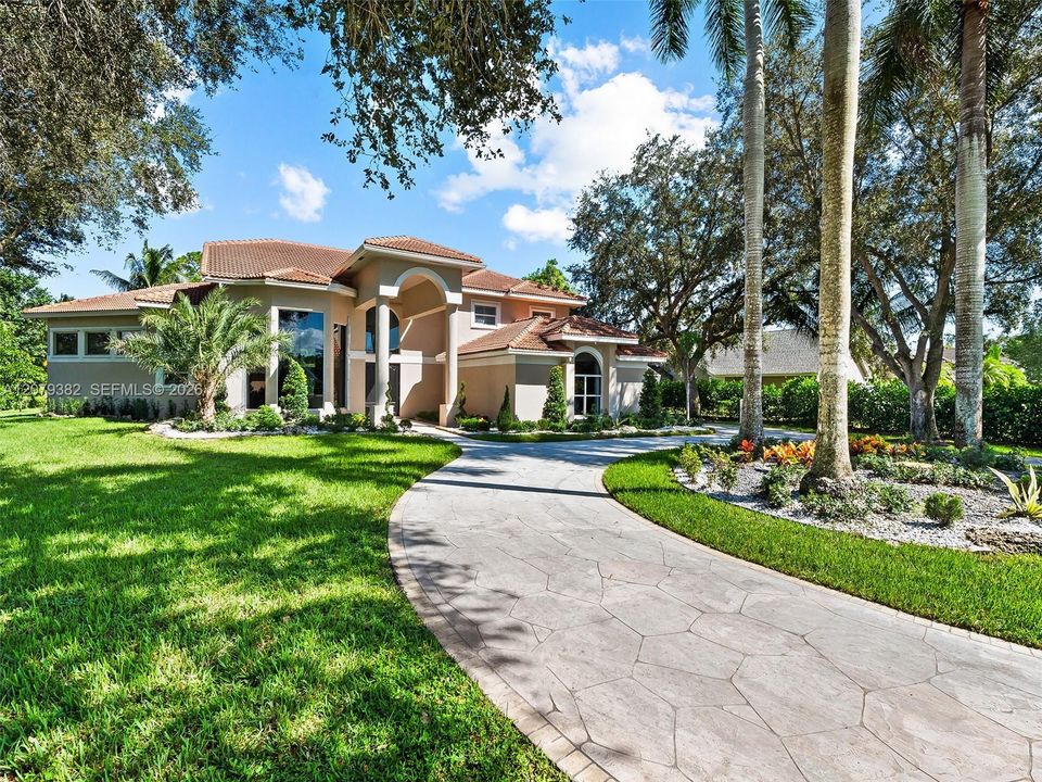 For Sale: $2,590,000 (6 beds, 6 baths, 3761 Square Feet)