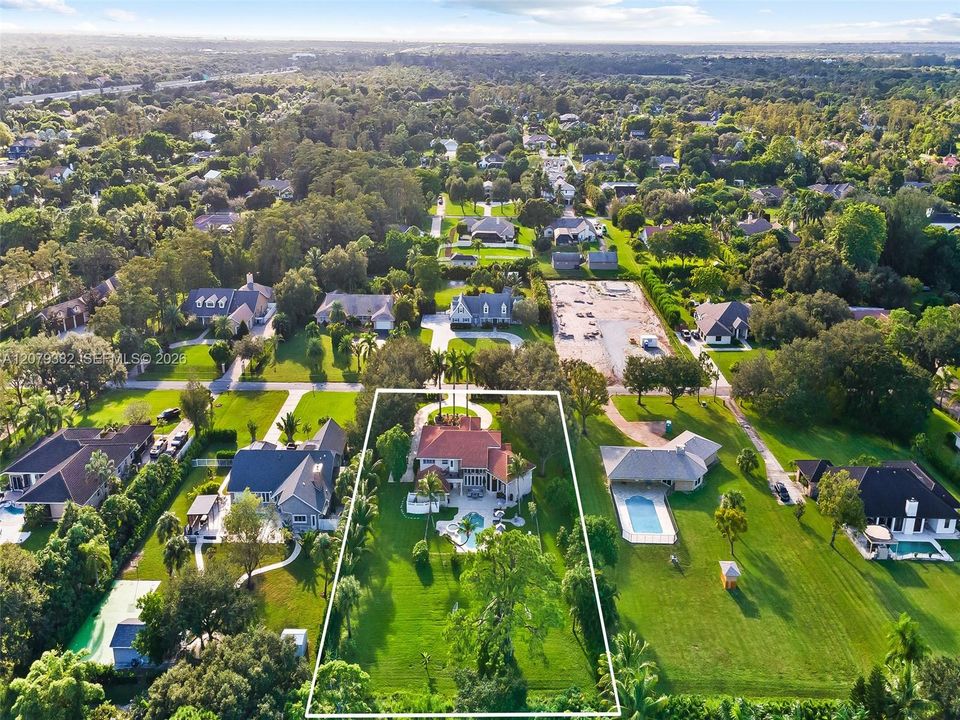 For Sale: $2,590,000 (6 beds, 6 baths, 3761 Square Feet)