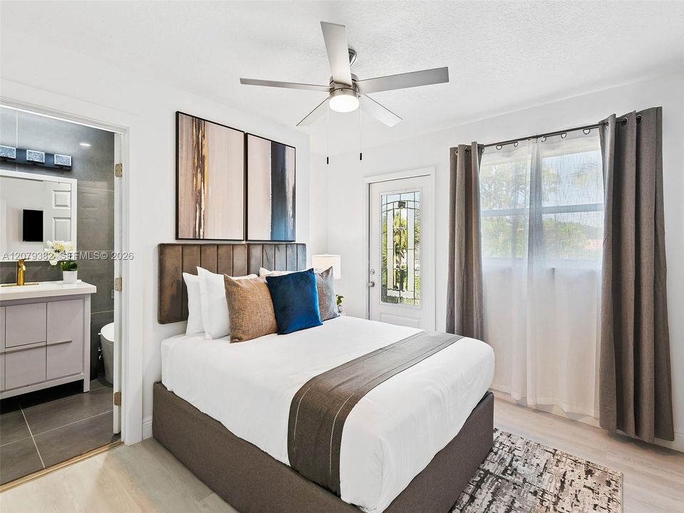 For Sale: $2,590,000 (6 beds, 6 baths, 3761 Square Feet)