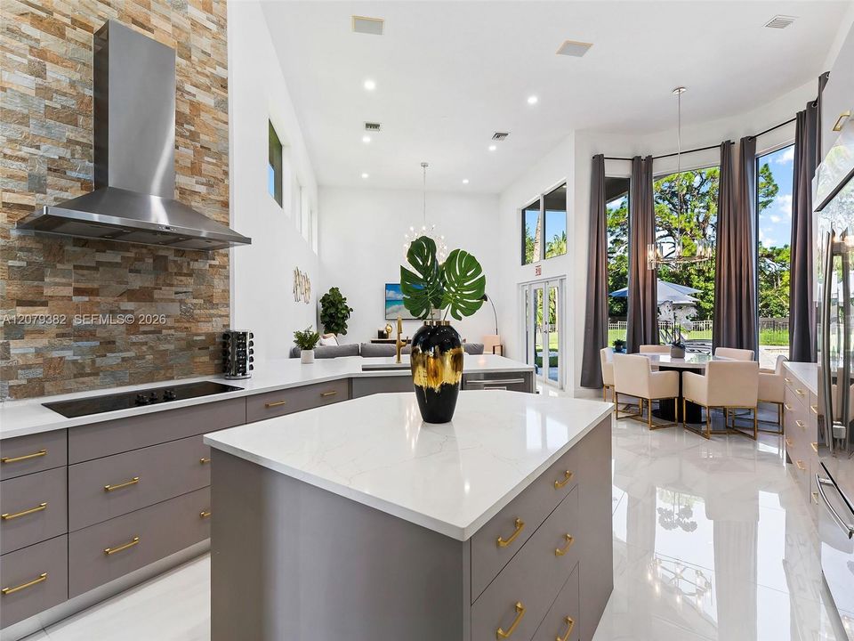For Sale: $2,590,000 (6 beds, 6 baths, 3761 Square Feet)