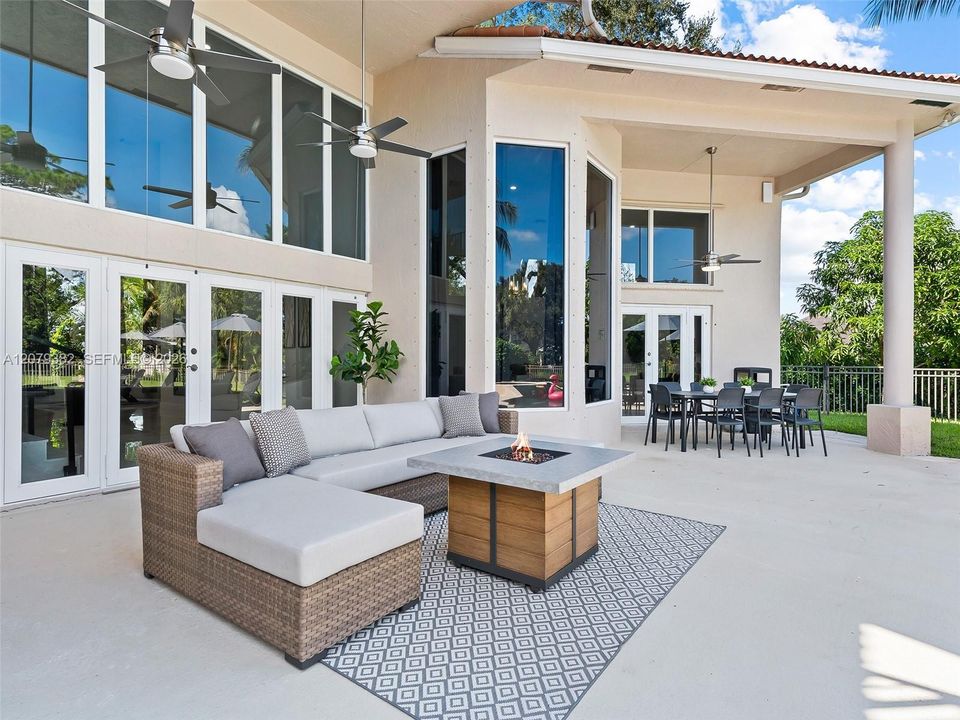 For Sale: $2,590,000 (6 beds, 6 baths, 3761 Square Feet)