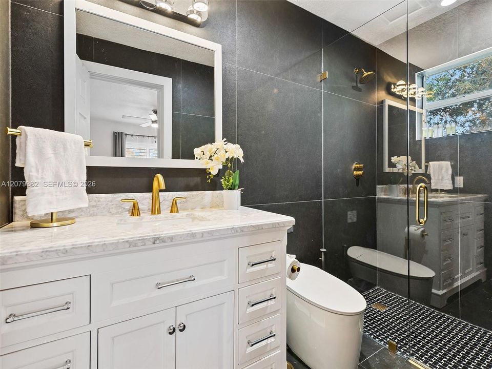 For Sale: $2,590,000 (6 beds, 6 baths, 3761 Square Feet)