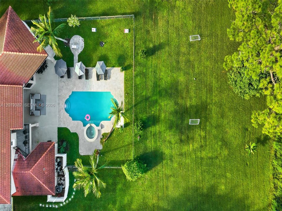 For Sale: $2,590,000 (6 beds, 6 baths, 3761 Square Feet)