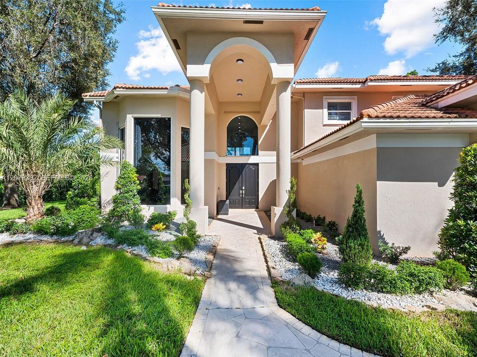 For Sale: $2,590,000 (6 beds, 6 baths, 3761 Square Feet)