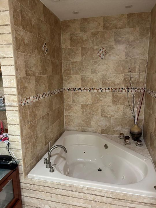 For Rent: $3,800 (2 beds, 2 baths, 1561 Square Feet)