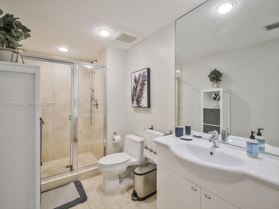 В аренду: $4,200 (1 спален, 1 ванн, 844 Квадратных фут)