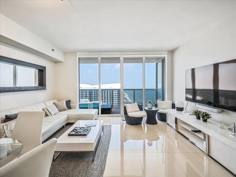 В аренду: $4,200 (1 спален, 1 ванн, 844 Квадратных фут)