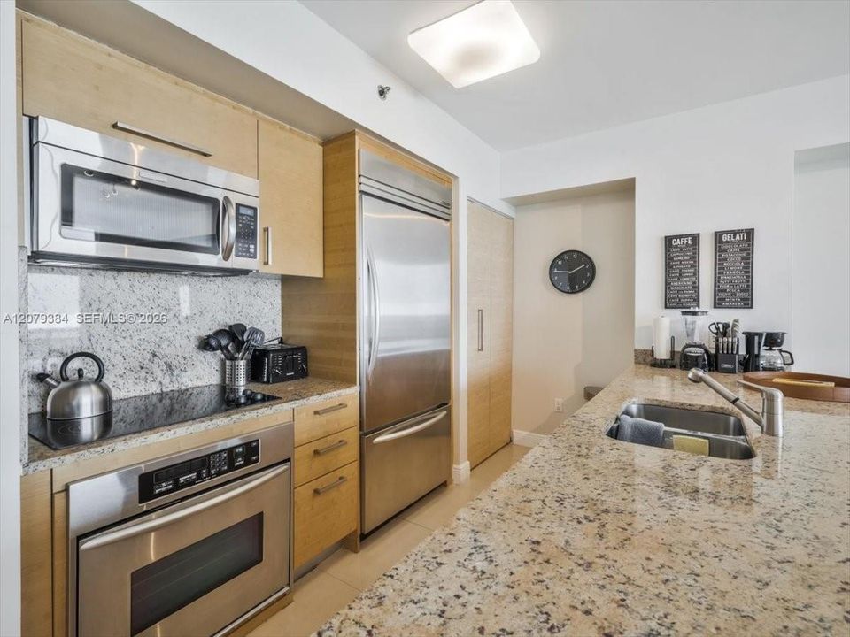 В аренду: $4,200 (1 спален, 1 ванн, 844 Квадратных фут)