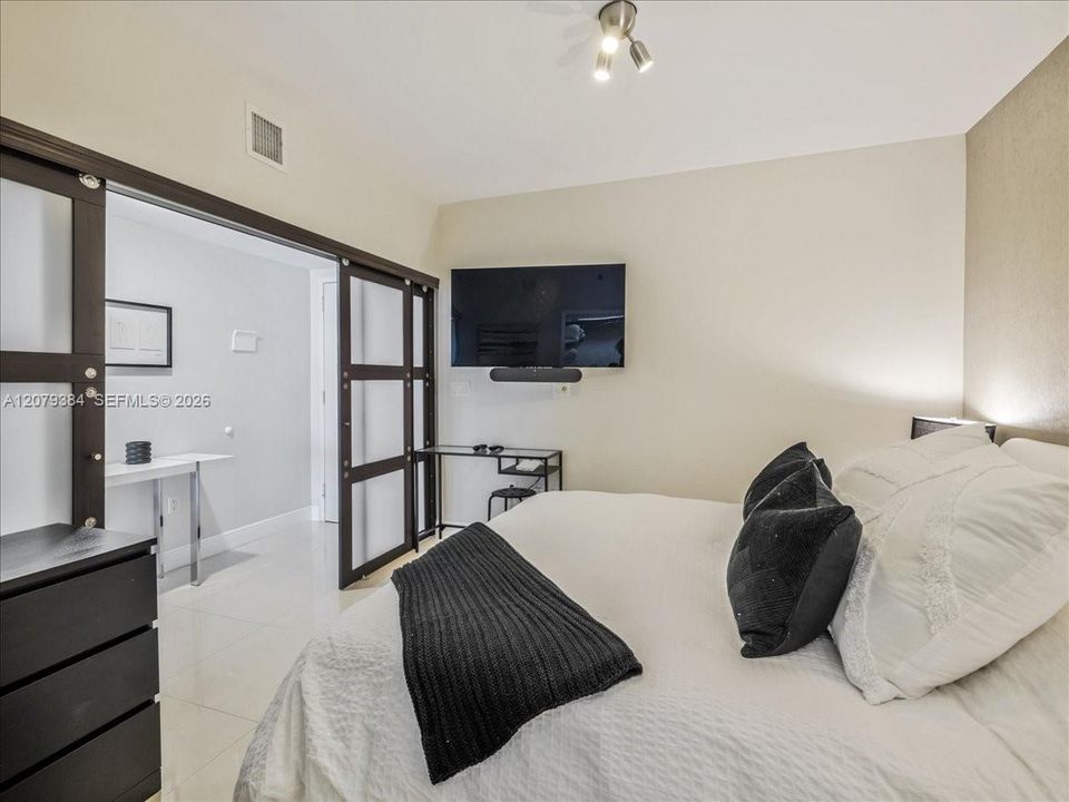 В аренду: $4,200 (1 спален, 1 ванн, 844 Квадратных фут)