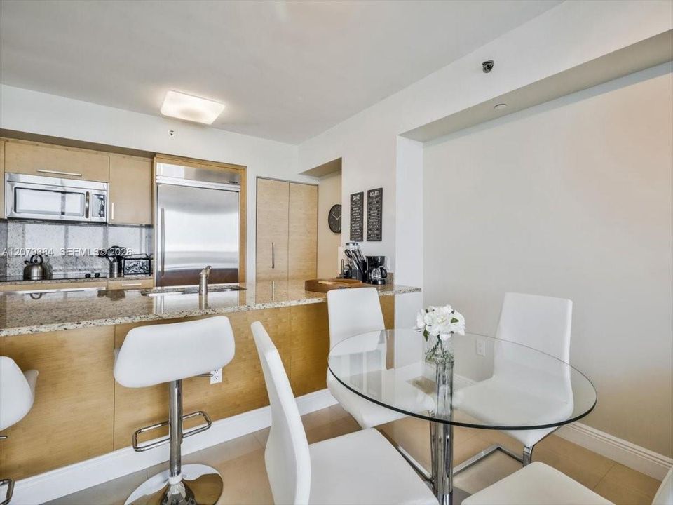 В аренду: $4,200 (1 спален, 1 ванн, 844 Квадратных фут)
